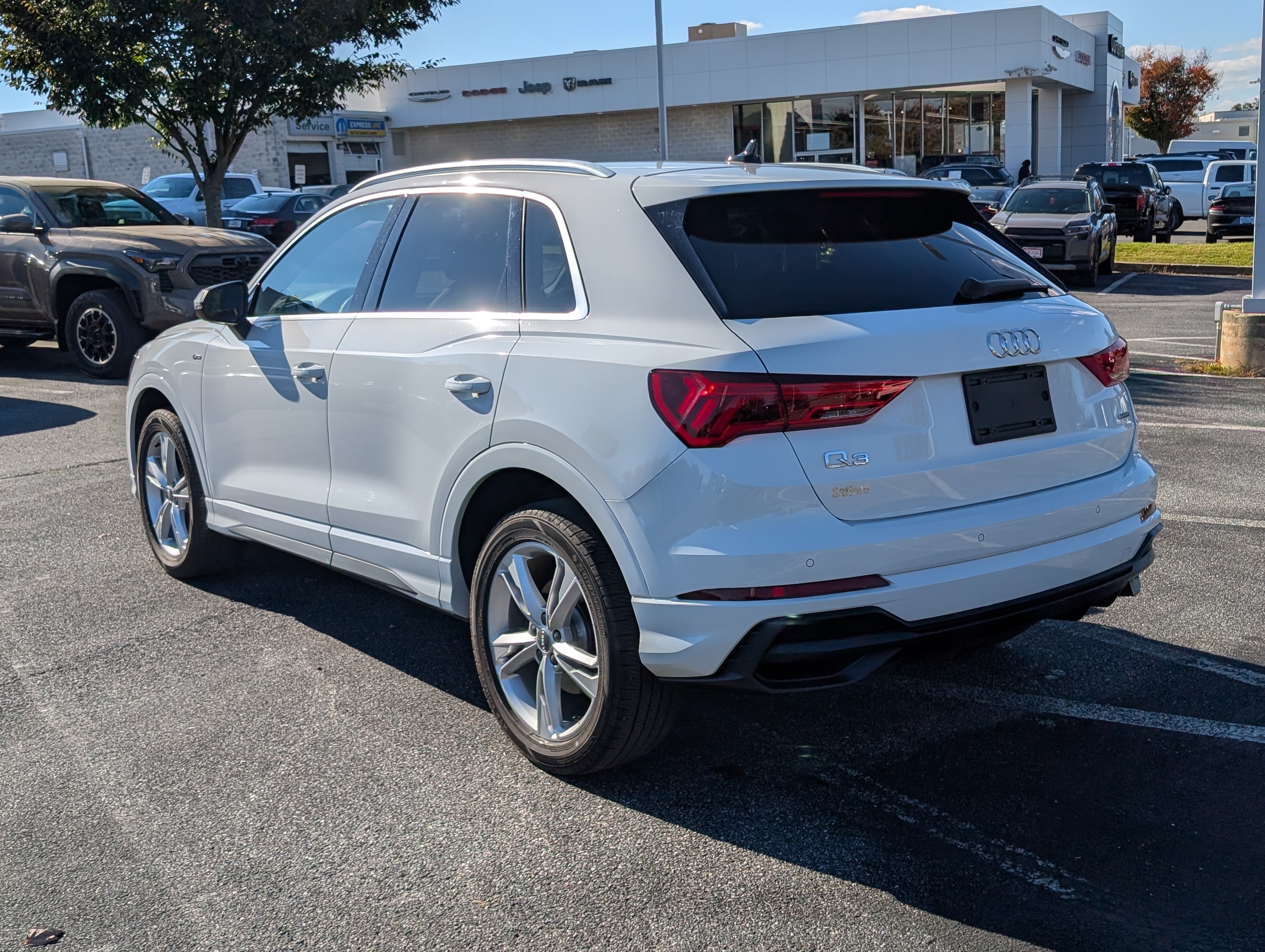 Used 2020 Audi Q3 2.0T Premium w/ Convenience Package AWD/4WD image 5