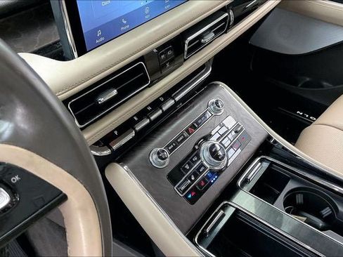Used 2023 Lincoln Aviator Reserve w/ Equipment Group 201A AWD/4WD image 16