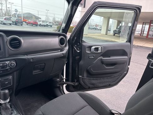 Used 2023 Jeep Gladiator Willys image 38
