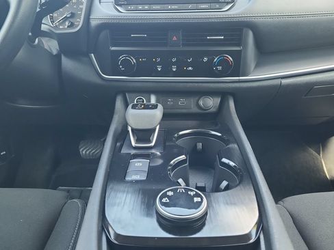 Used 2023 Nissan Rogue S AWD/4WD image 11