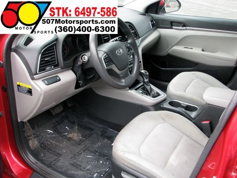 Used 2017 Hyundai Elantra SE image 18