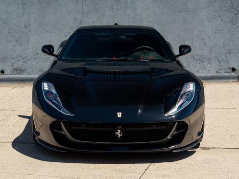 Used 2018 Ferrari 812 Superfast RWD image 5