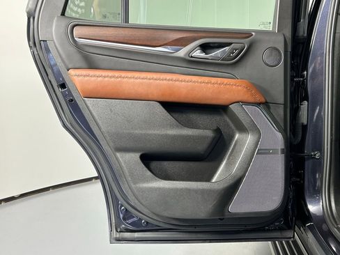 Used 2023 GMC Yukon Denali Ultimate w/ LPO, Floor Liner Package AWD/4WD image 18