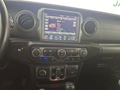 Used 2022 Jeep Wrangler Unlimited Sahara image 22