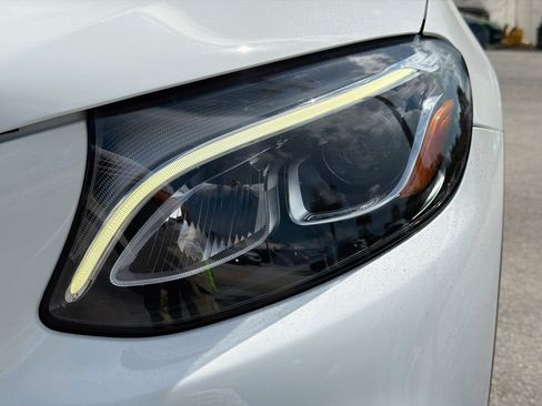 Used 2018 Mercedes-Benz GLC 300 4MATIC Coupe image 9