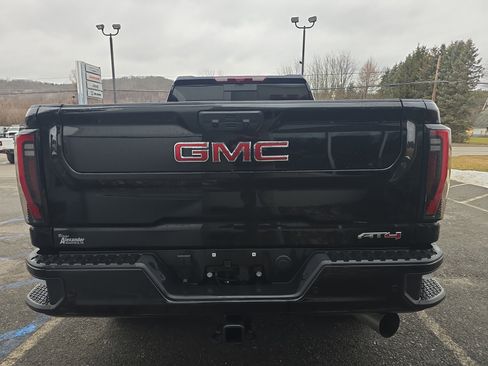 Used 2025 GMC Sierra 2500 AT4 w/ AT4 Premium Plus Package image 4