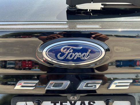 Used 2022 Ford Edge Titanium w/ Equipment Group 301A AWD/4WD image 13