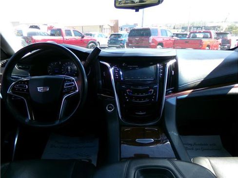 Used 2019 Cadillac Escalade Luxury AWD/4WD image 25