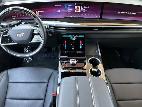 Used 2025 Cadillac Escalade Luxury w/ LPO, Floor Liner Package RWD image 15