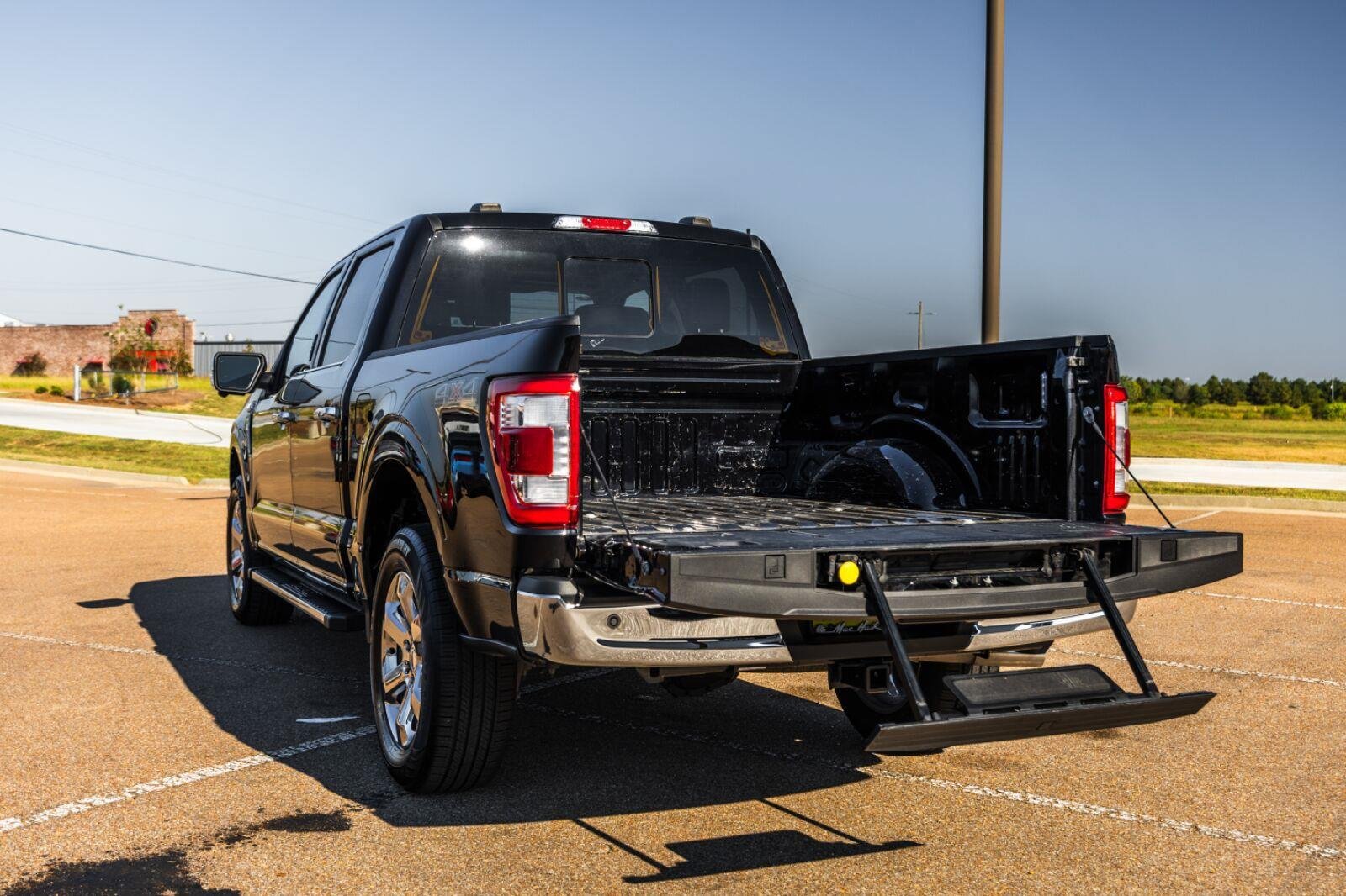 Used 2023 Ford F150 Lariat w/ Trailer Tow Package AWD/4WD image 11