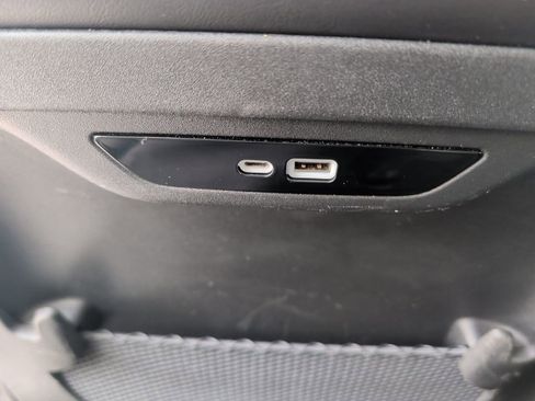 Used 2024 Chrysler Pacifica Touring-L image 40