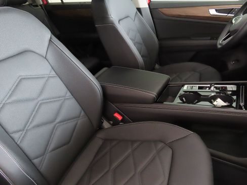 New 2025 Volkswagen Atlas SE image 25