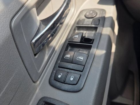 Used 2009 Chrysler Town & Country LX w/ Entertainment Group #1 image 17