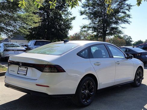 New 2025 Honda Accord SE image 4
