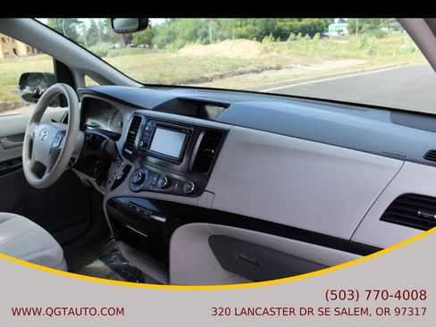 Used 2012 Toyota Sienna LE FWD image 25