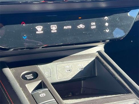 Used 2025 Nissan Kicks SR image 29