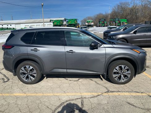 Used 2021 Nissan Rogue SV w/ Premium Package image 5