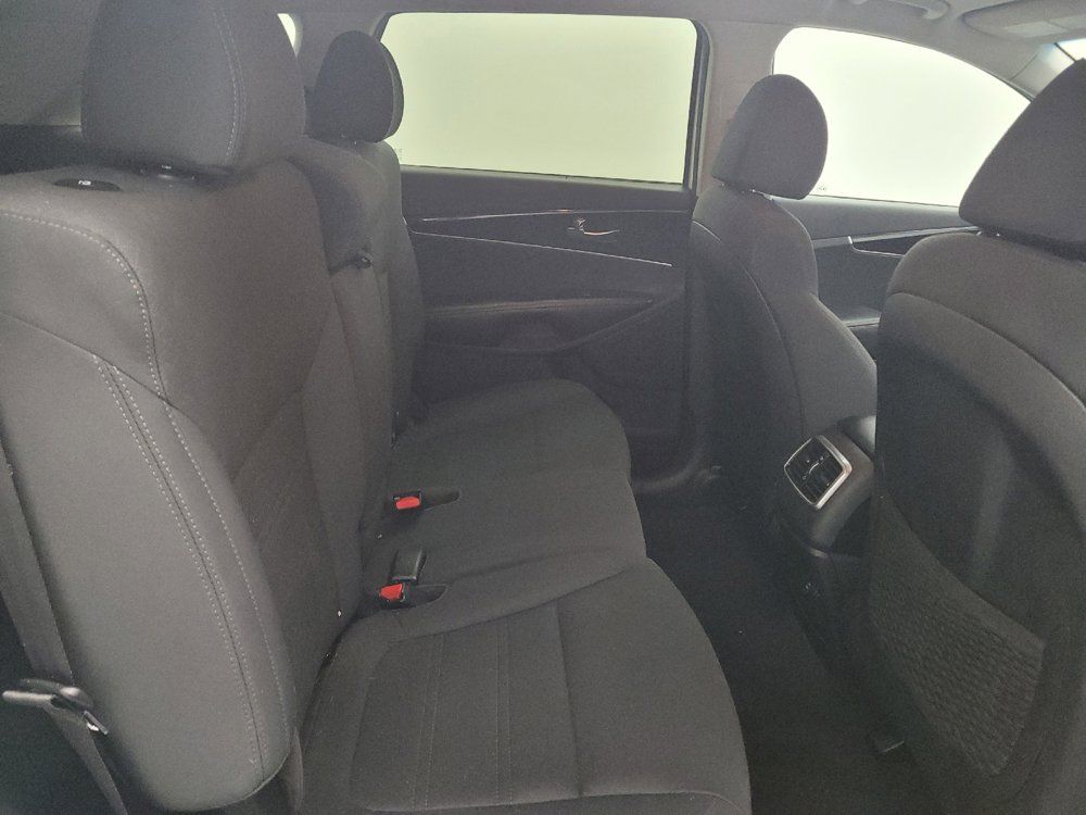 Used 2020 Kia Sorento L FWD image 19