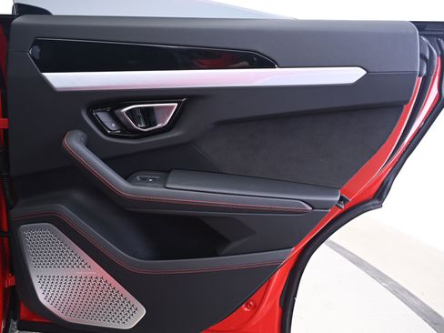 Used 2020 Lamborghini Urus AWD/4WD image 16