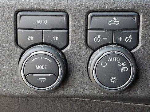 Used 2024 Chevrolet Silverado 1500 LT image 27