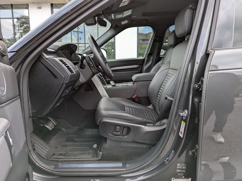 Used 2025 Land Rover Discovery Dynamic SE AWD/4WD image 12