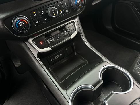 Used 2023 GMC Terrain SLE w/ Driver Convenience Package image 21