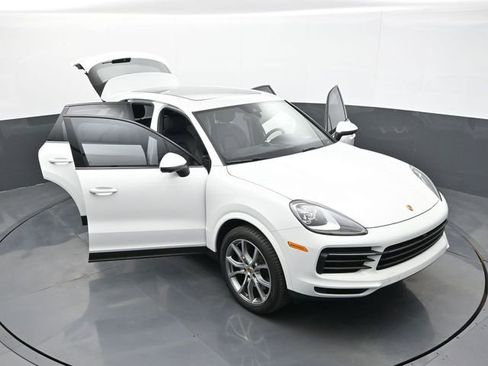 Certified 2022 Porsche Cayenne Platinum Edition AWD/4WD image 33
