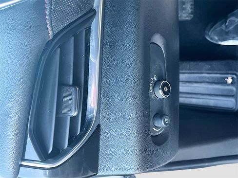 Used 2023 Chevrolet Traverse RS image 10