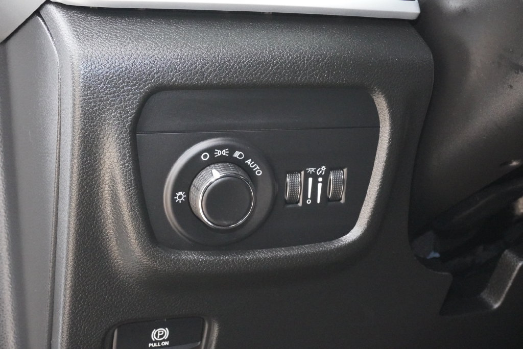 Used 2025 Jeep Grand Cherokee Laredo X AWD/4WD image 26