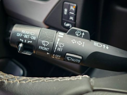 Used 2018 GMC Yukon SLT w/ Premium Edition image 22