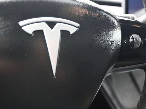 Used 2025 Tesla Model Y Long Range RWD image 22