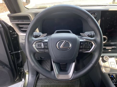 Used 2025 Lexus GX 550 w/ Accessory Package (2T) AWD/4WD image 10