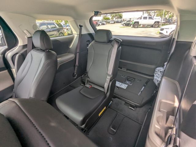 New 2027 Kia Carnival FWD image 15
