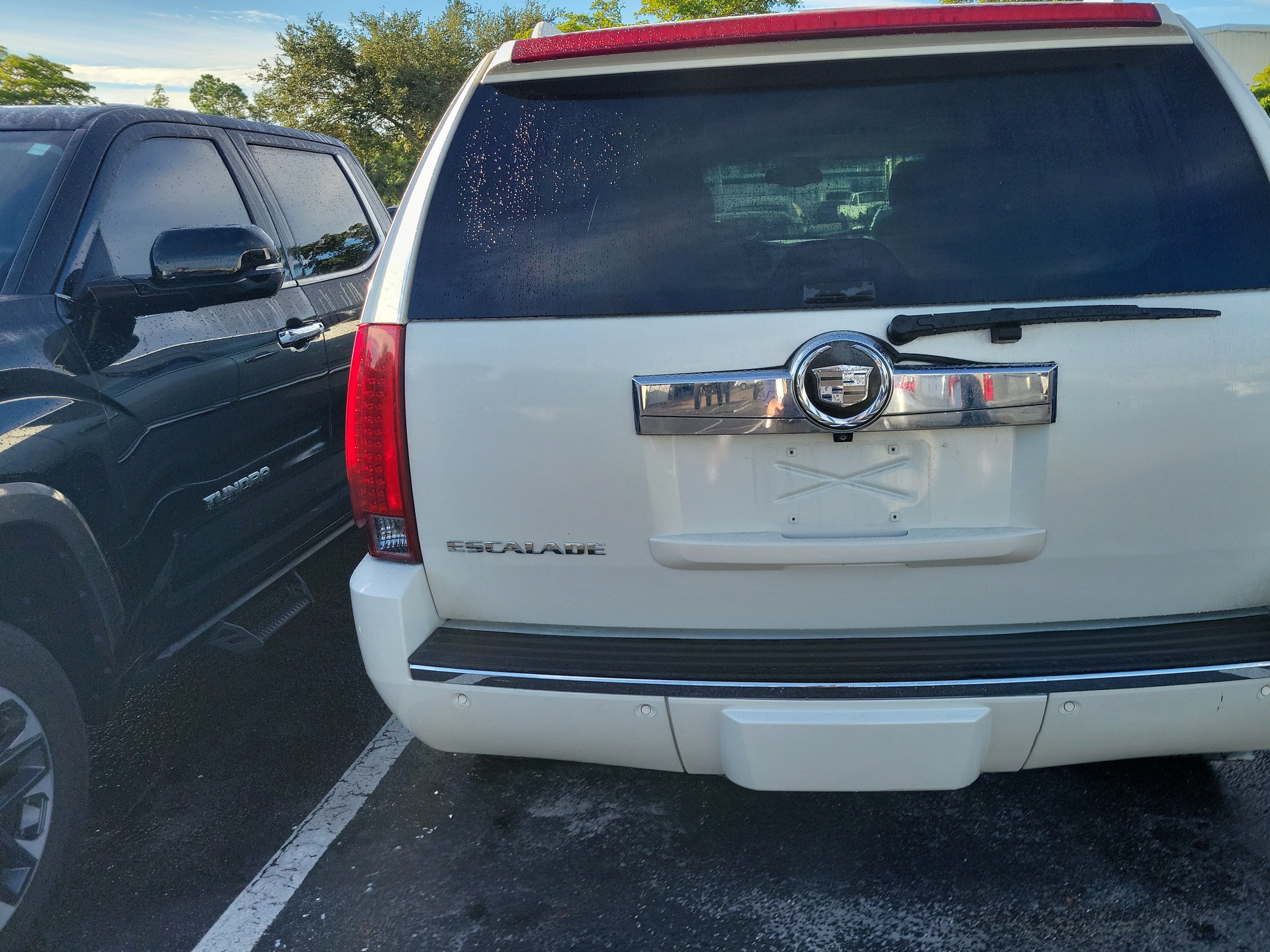 Used 2007 Cadillac Escalade AWD w/ Information Package image 9