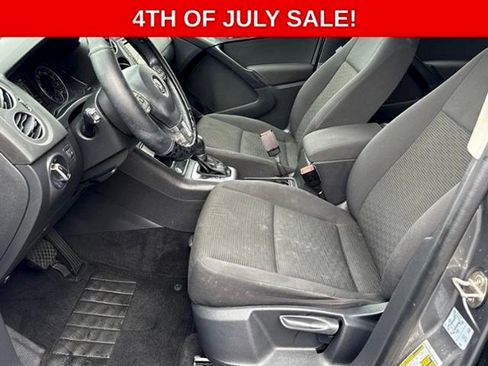 Used 2017 Volkswagen Tiguan Limited w/ Premium Package FWD image 13