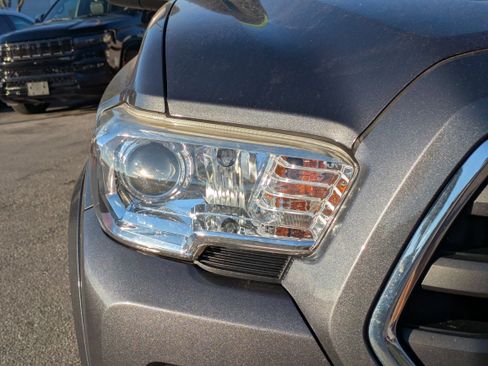 Used 2019 Toyota Tacoma SR5 image 10