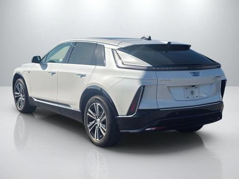Used 2024 Cadillac Lyriq Luxury AWD/4WD image 8