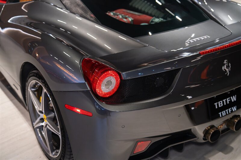 Used 2015 Ferrari 458 Italia Coupe RWD image 40