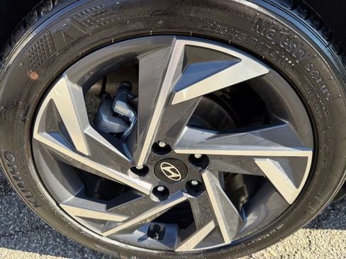 Certified 2025 Hyundai Elantra Sport image 9