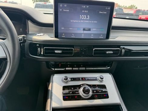 Used 2024 Lincoln Aviator AWD w/ Premium Package image 18