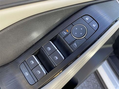 Used 2024 Nissan Rogue SL image 17