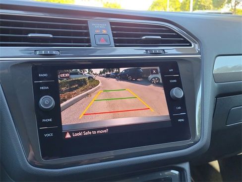 Used 2023 Volkswagen Tiguan SE image 18