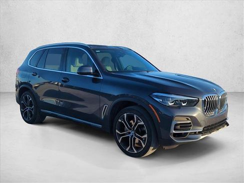 Used 2022 BMW X5 xDrive40i w/ Premium Package image 3