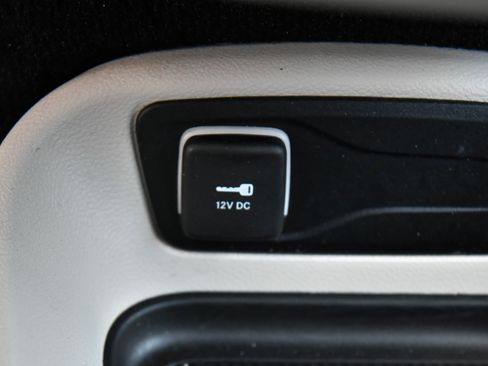 Used 2023 Chrysler Pacifica Touring-L FWD image 30