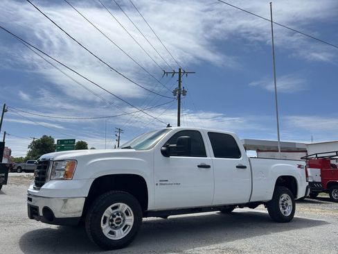 Used 2007 GMC Sierra 2500 SLE w/ Z71 Off-Road Package AWD/4WD image 1