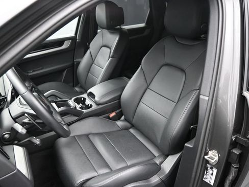 Certified 2025 Porsche Cayenne AWD/4WD image 5