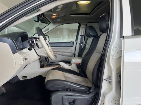 Used 2010 Jeep Grand Cherokee Limited AWD/4WD image 20