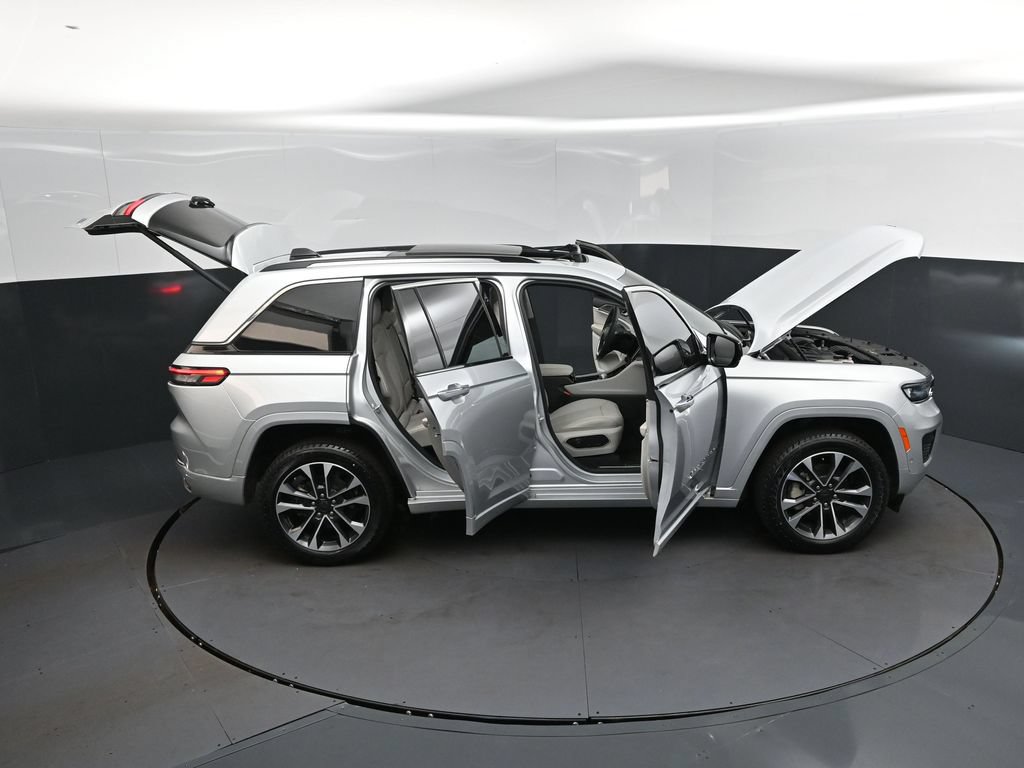 Used 2023 Jeep Grand Cherokee Overland RWD image 50