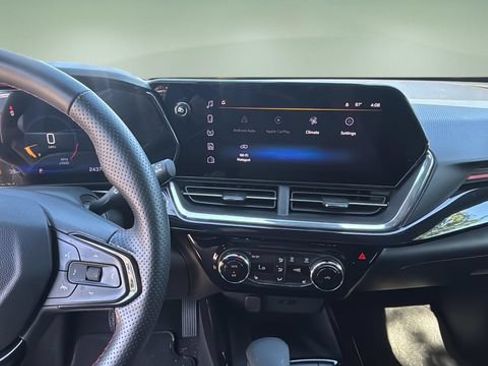 Used 2024 Chevrolet Trax RS w/ Sunroof Package FWD image 11