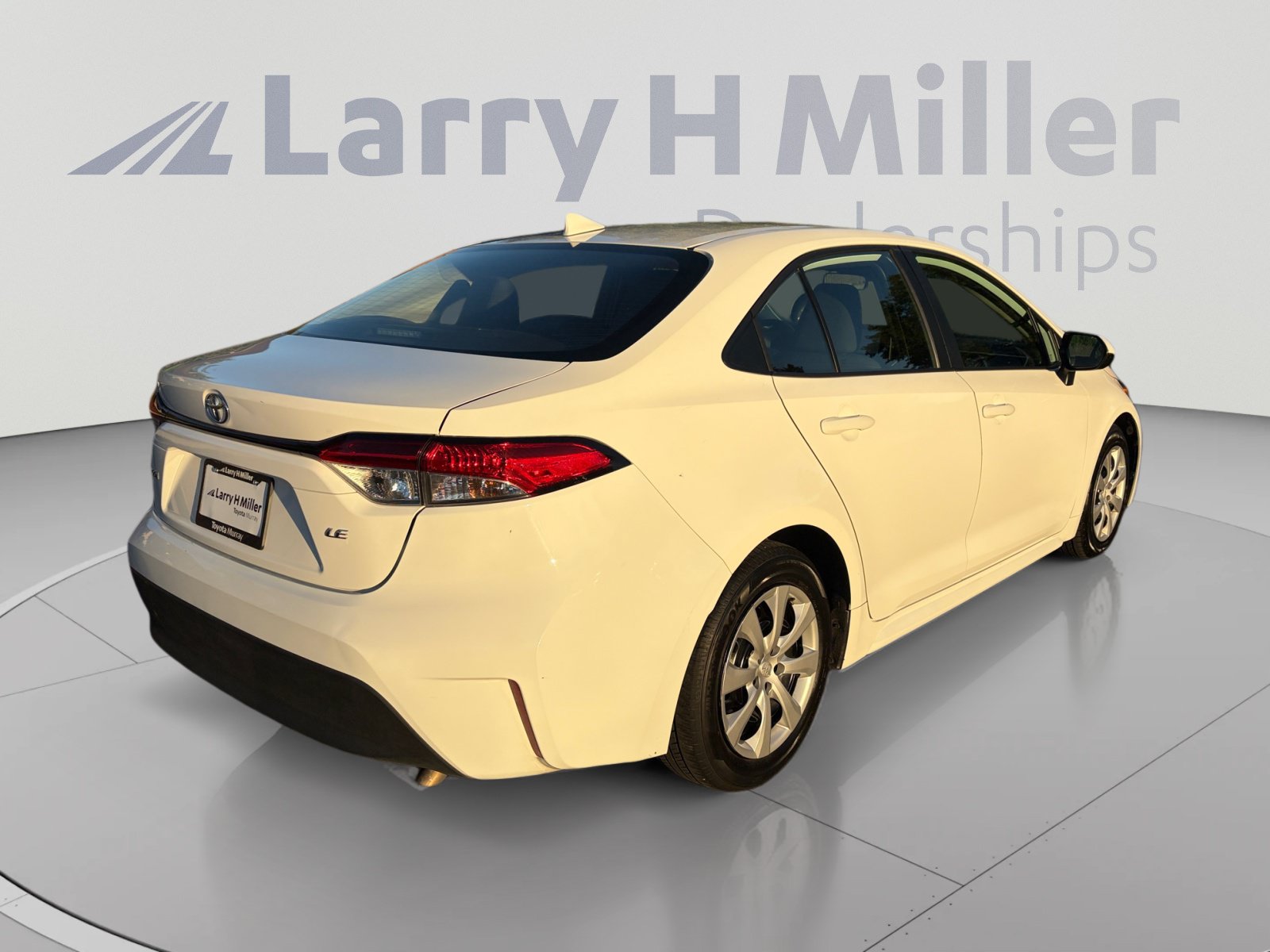 Used 2025 Toyota Corolla LE FWD image 5